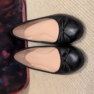 Black banana Republic ballet flats with black bow